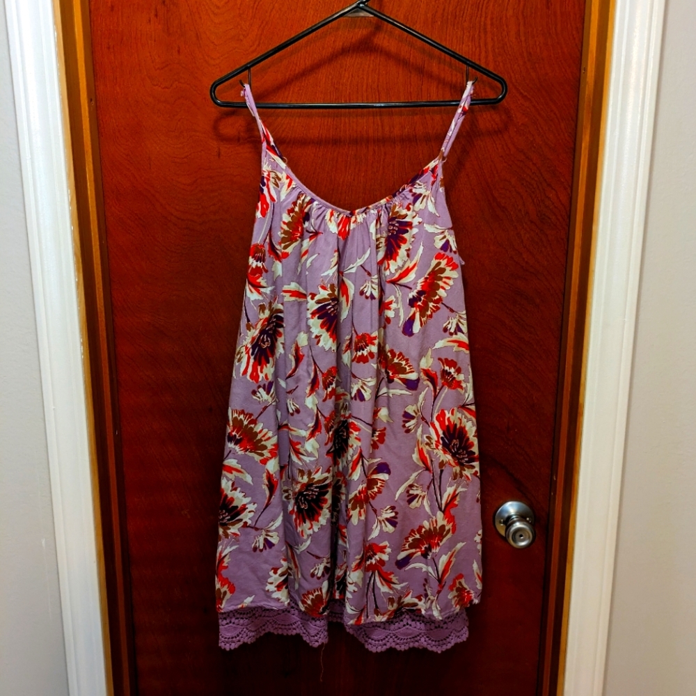Lavender flower sun dress w/lace edge Size M